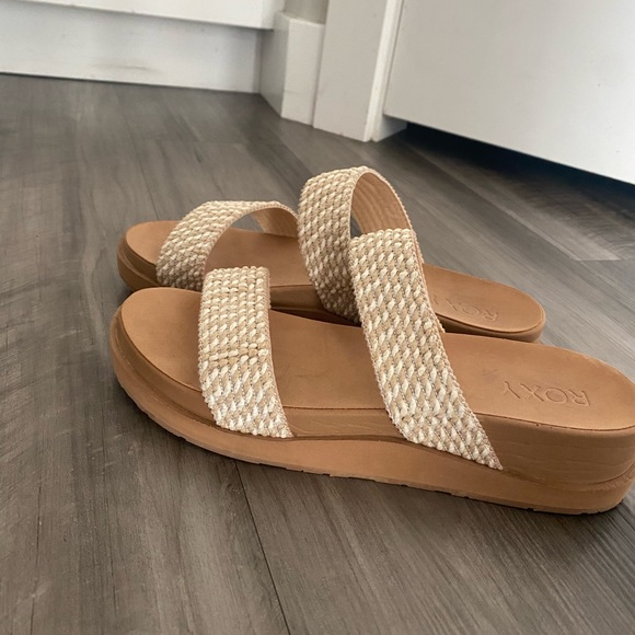 Roxy Women's Tan and Cream Sandals - Picture 2 of 3